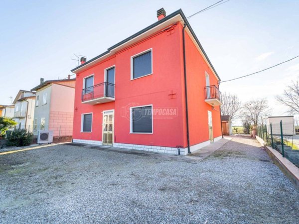 casa indipendente in vendita a Bondeno