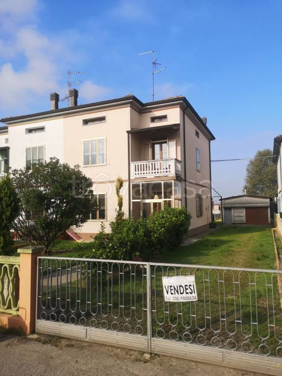 casa indipendente in vendita a Bondeno