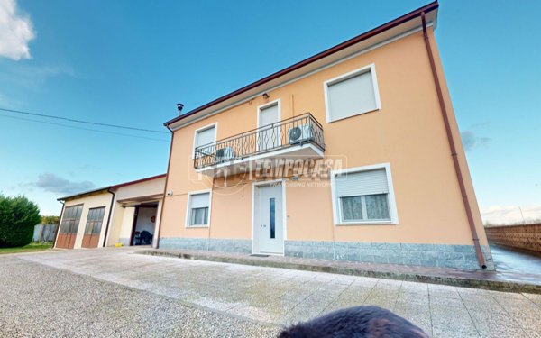casa indipendente in vendita a Bondeno