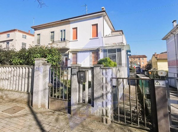 casa indipendente in vendita a Bondeno