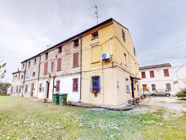 casa indipendente in vendita a Bondeno