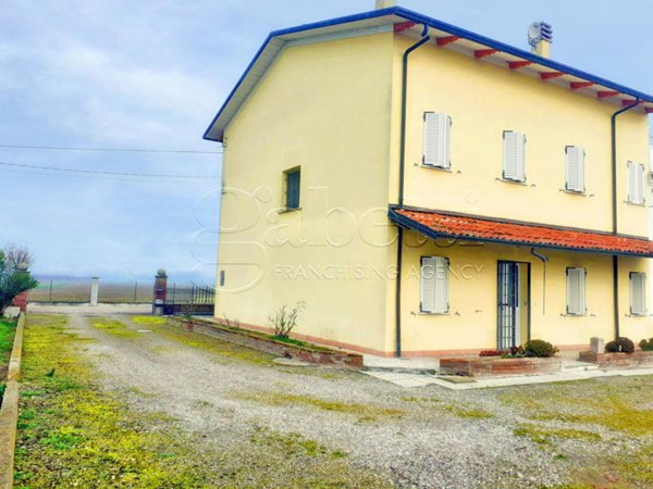 casa indipendente in vendita a Bondeno