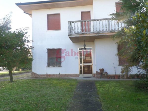 casa indipendente in vendita a Bondeno