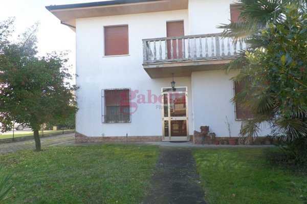 casa indipendente in vendita a Bondeno
