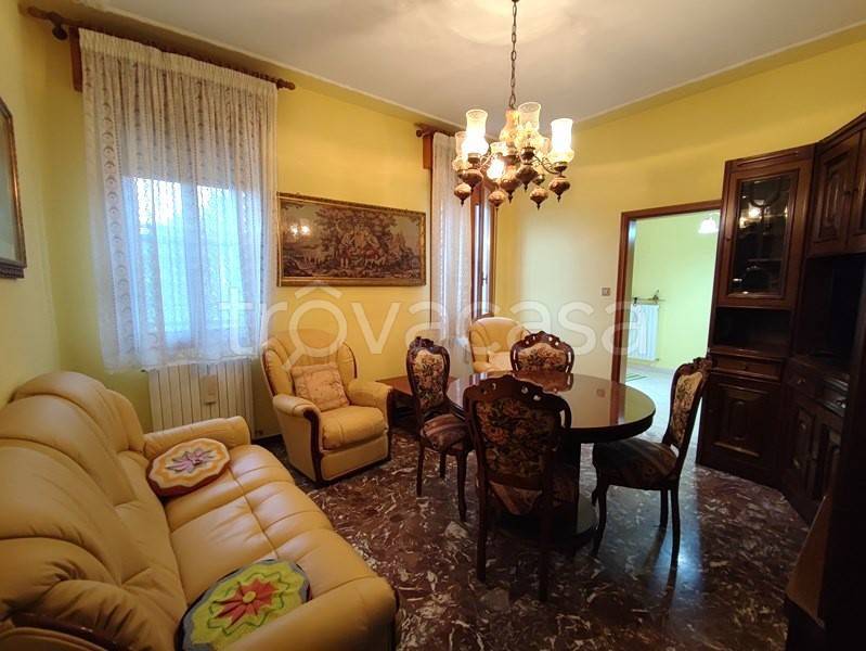 casa indipendente in vendita a Bondeno