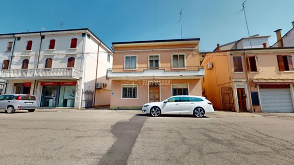 casa indipendente in vendita a Bondeno