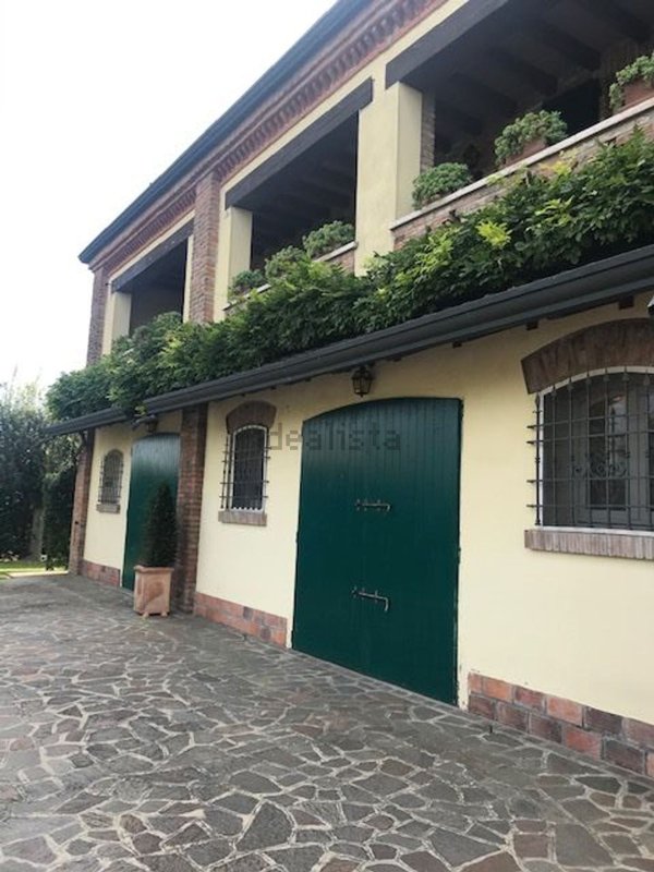 casa indipendente in vendita a Bondeno