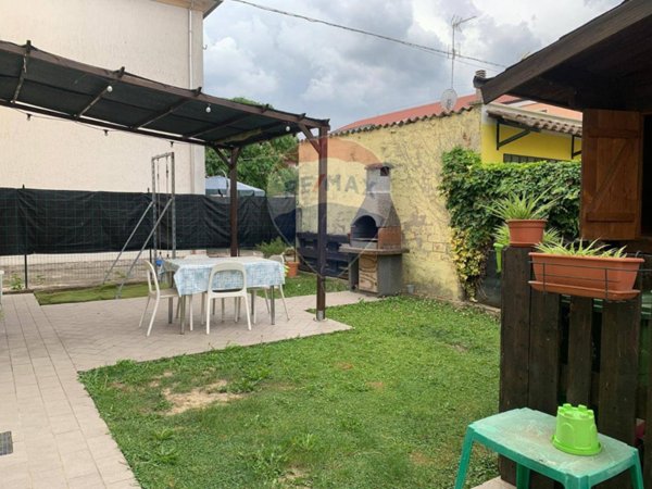 casa indipendente in vendita a Bondeno