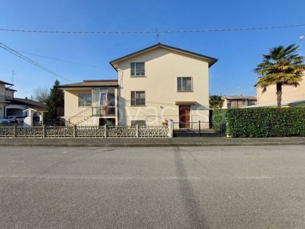 casa indipendente in vendita a Bondeno