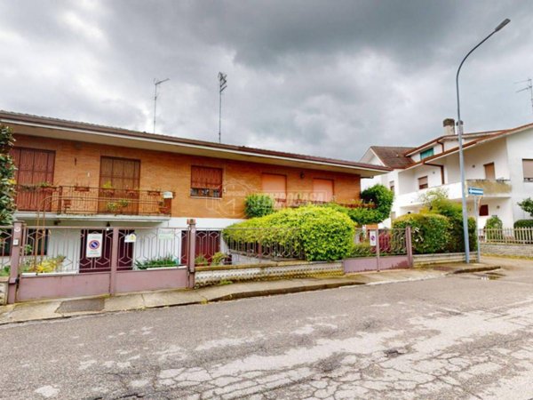 casa indipendente in vendita a Bondeno