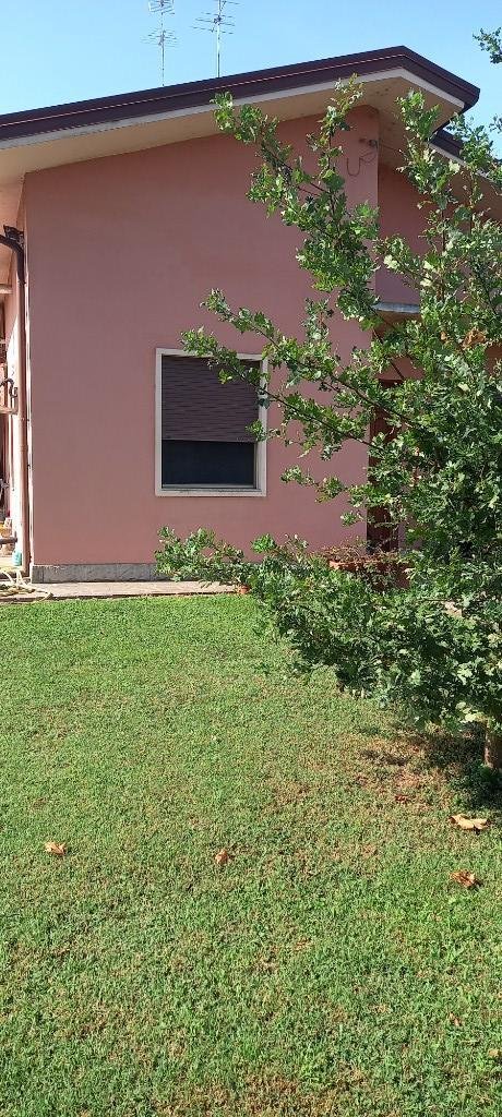 casa indipendente in vendita a Bondeno