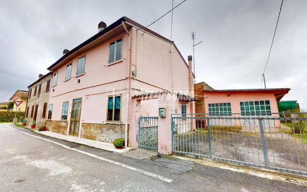 casa indipendente in vendita a Bondeno