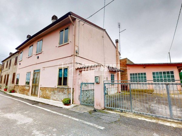 casa indipendente in vendita a Bondeno