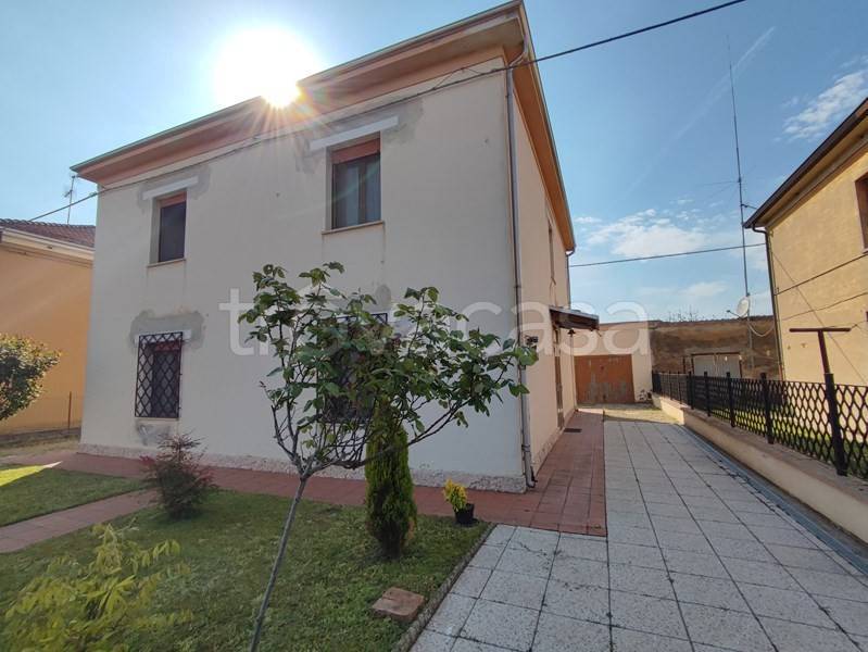 casa indipendente in vendita a Bondeno