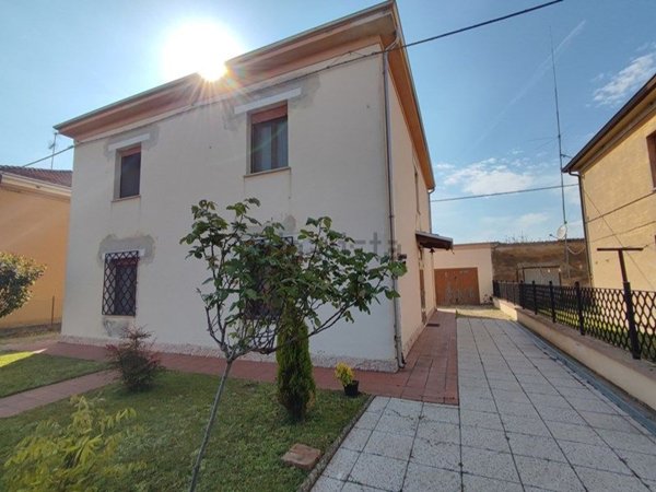casa indipendente in vendita a Bondeno