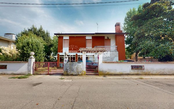 casa indipendente in vendita a Bondeno