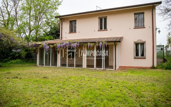casa indipendente in vendita a Bondeno