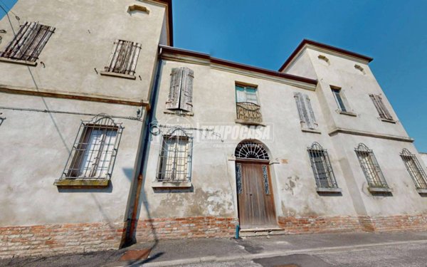 casa indipendente in vendita a Bondeno