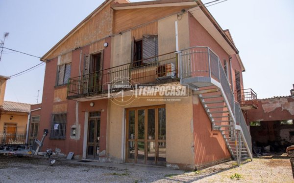 casa indipendente in vendita a Bondeno