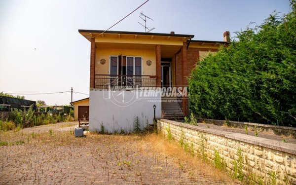 casa indipendente in vendita a Bondeno