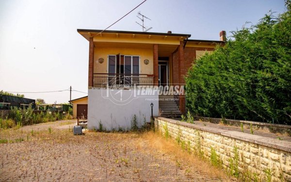 casa indipendente in vendita a Bondeno
