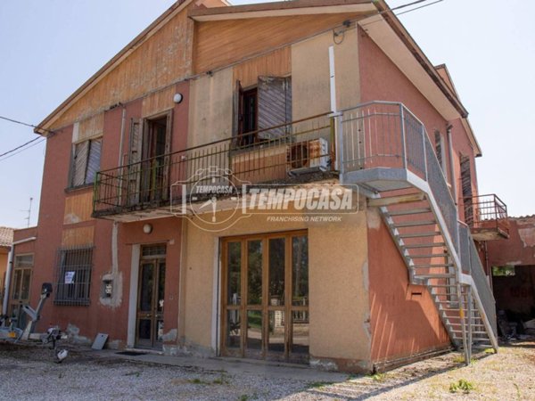 casa indipendente in vendita a Bondeno