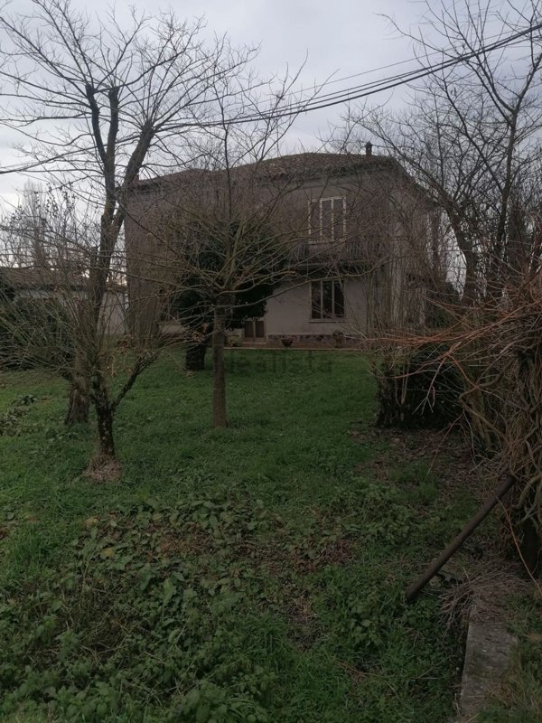 casa indipendente in vendita a Bondeno
