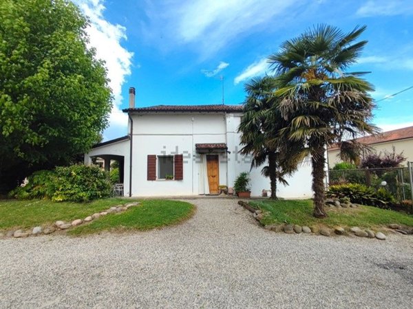 casa indipendente in vendita a Bondeno