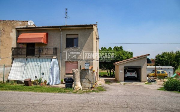 casa indipendente in vendita a Bondeno
