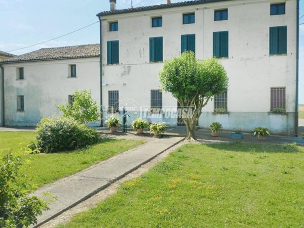 casa indipendente in vendita a Bondeno