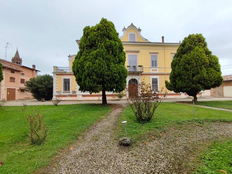casa indipendente in vendita a Bondeno
