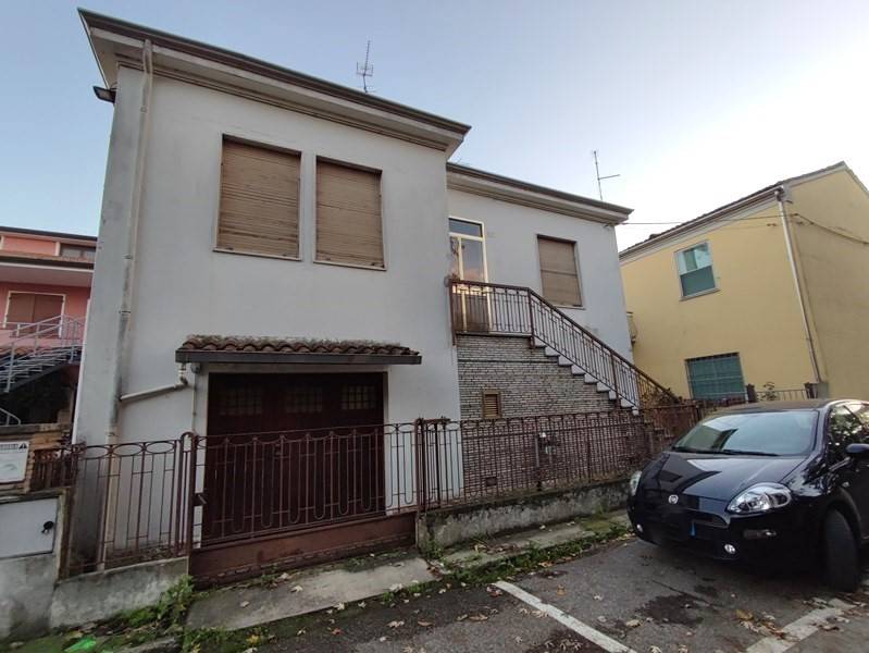 casa indipendente in vendita a Bondeno