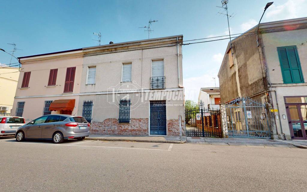 casa indipendente in vendita a Bondeno