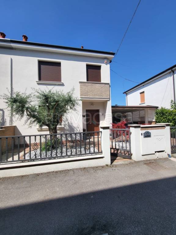 casa indipendente in vendita a Bondeno
