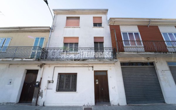 casa indipendente in vendita a Bondeno