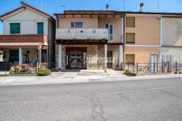 casa indipendente in vendita a Bondeno