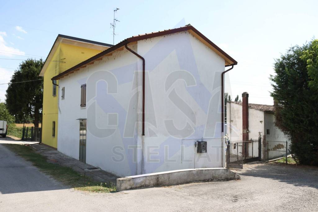 casa indipendente in vendita a Bondeno