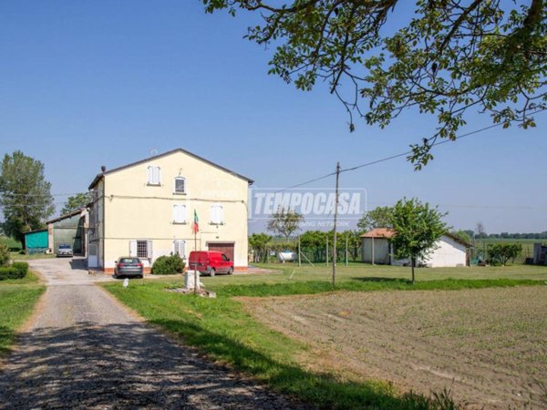casa indipendente in vendita a Bondeno