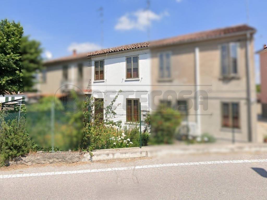 casa indipendente in vendita a Bondeno