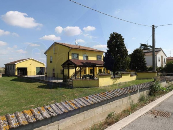 casa indipendente in vendita a Bondeno