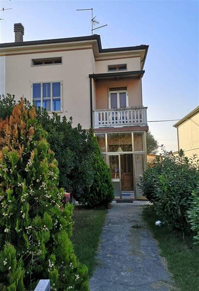 casa indipendente in vendita a Bondeno