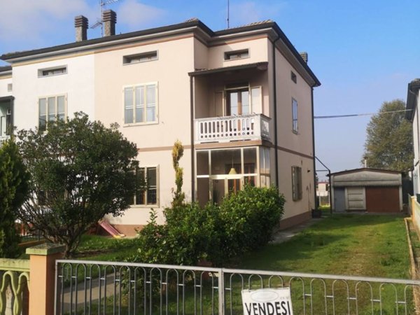 casa indipendente in vendita a Bondeno