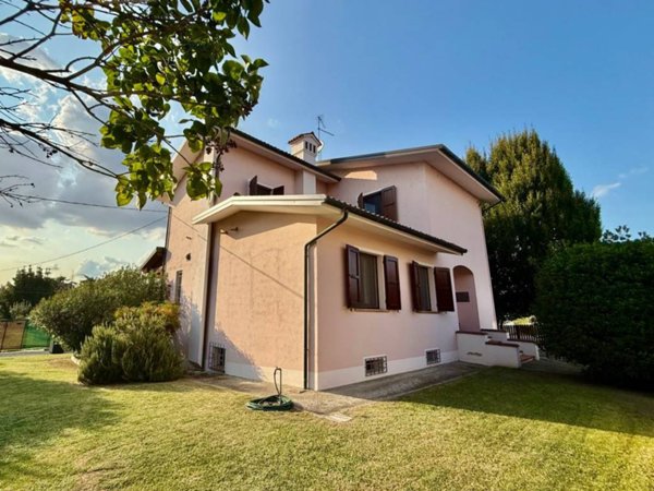 casa indipendente in vendita a Bondeno