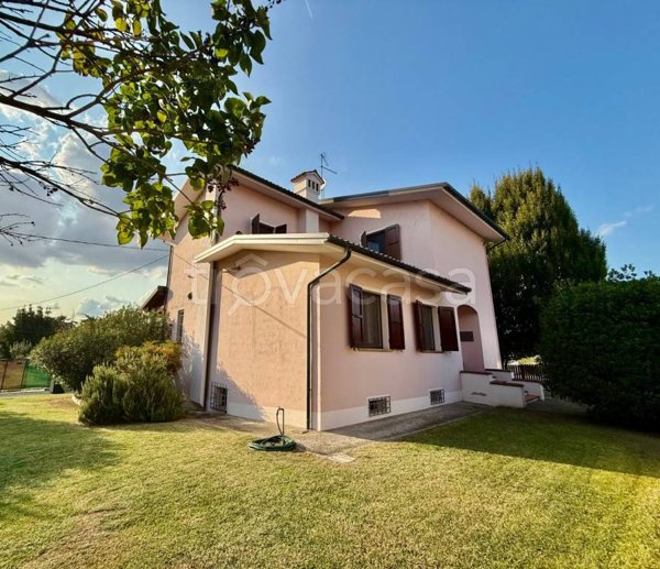casa indipendente in vendita a Bondeno