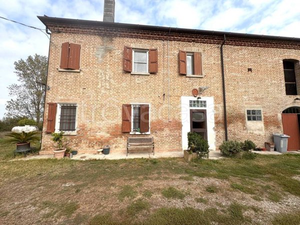 casa indipendente in vendita a Bondeno