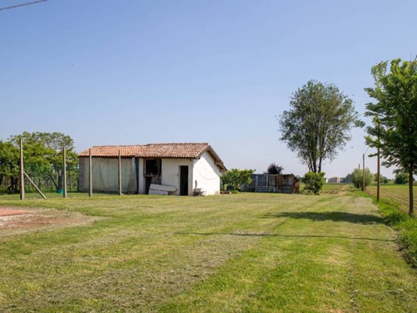 casa indipendente in vendita a Bondeno