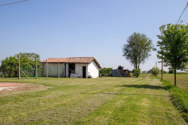 casa indipendente in vendita a Bondeno