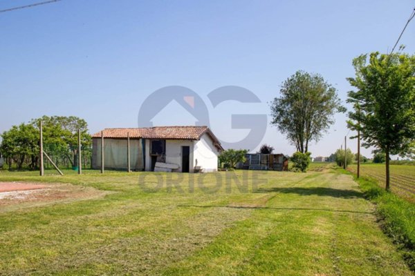 casa indipendente in vendita a Bondeno