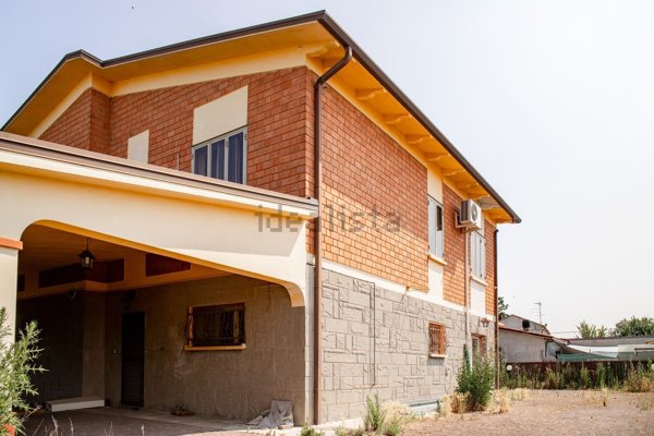 casa indipendente in vendita a Bondeno