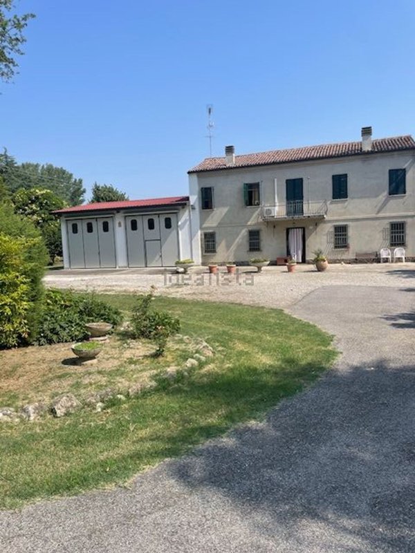 casa indipendente in vendita a Bondeno